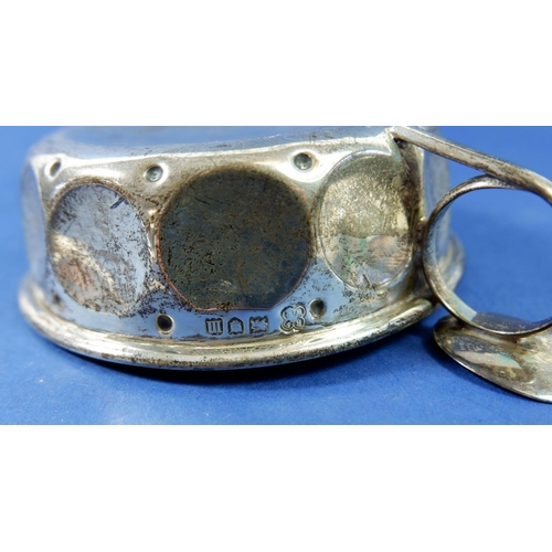 403 - A silver wine taster with circular faceted decoration, 91g, London 1907 by R & W Sorely