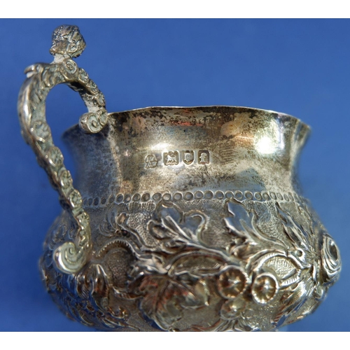 405 - A silver two handful sugar bowl with embossed floral decoration, London 1901, 89g