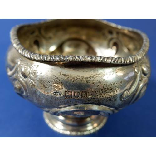 406 - A silver circular bowl with floral and foliage embossed decoration on pedestal foot, London 1901, 13... 