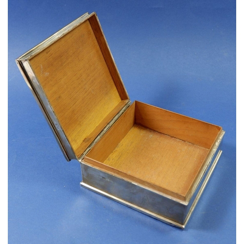 407 - A silver cigarette box, total weight 746.6g