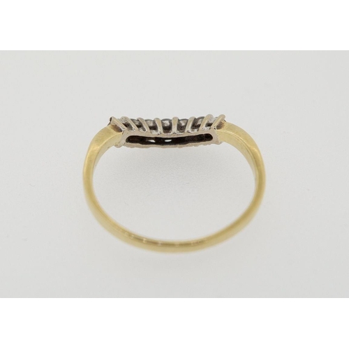 423 - An 18 carat gold ring set curve of seven diamonds, size M