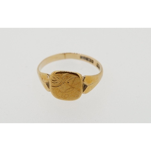 430 - A 9 carat gold child's signet ring, 1.4g, size L