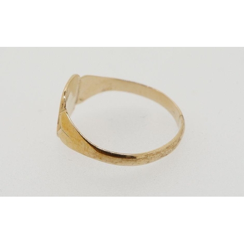 430 - A 9 carat gold child's signet ring, 1.4g, size L