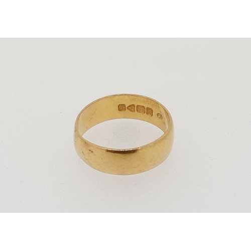 432 - A 22ct gold wedding band, 4g