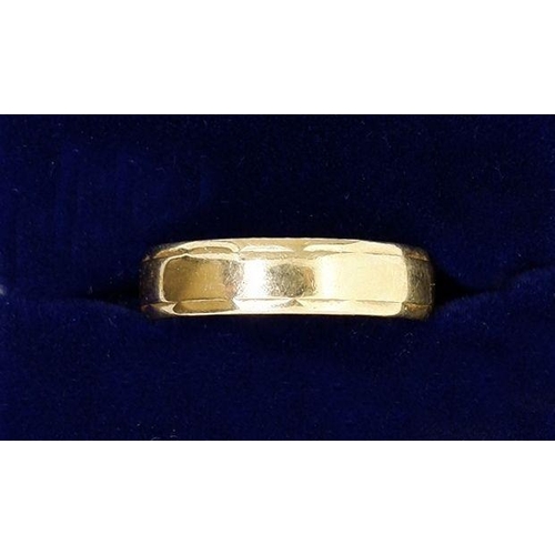 434 - An 18 carat gold wedding band, 3.5g