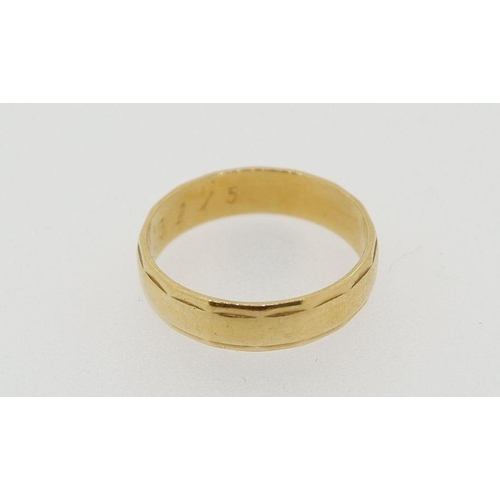 434 - An 18 carat gold wedding band, 3.5g