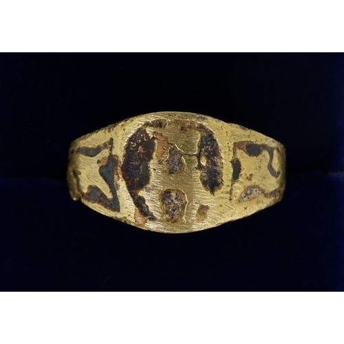 462 - An antique brass ring with 'A' monogram