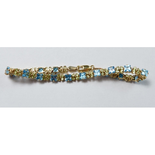 545 - A 9 carat gold bracelet set blue topaz and peridot 8.4g, 19.3cm