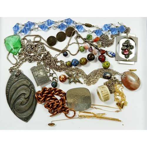 647 - A box of costume jewellery