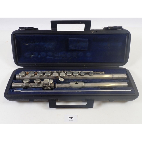 791 - A Hernuls S100 flute - cased