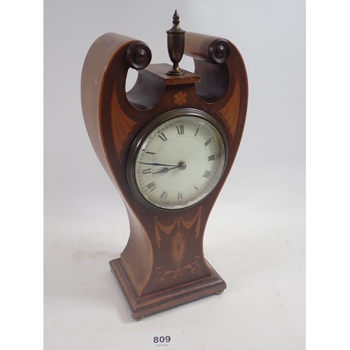 809 - An Edwardian mahogany mantel clock with scroll pediment, 26cm tall