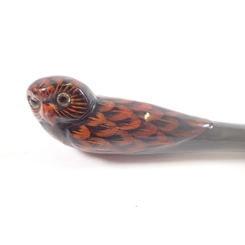 817 - A lacquer shoe horn with owl terminal, 43cm