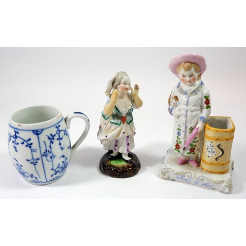 84 - A Meissen style Onion pattern small tankard with T. mark to base and two porcelain figures (one rest... 