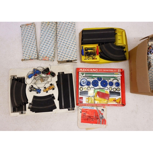 912A - A quantity of Scalextric including two boxed set No. 31 & CS81 and three other boxed cars, seven box... 