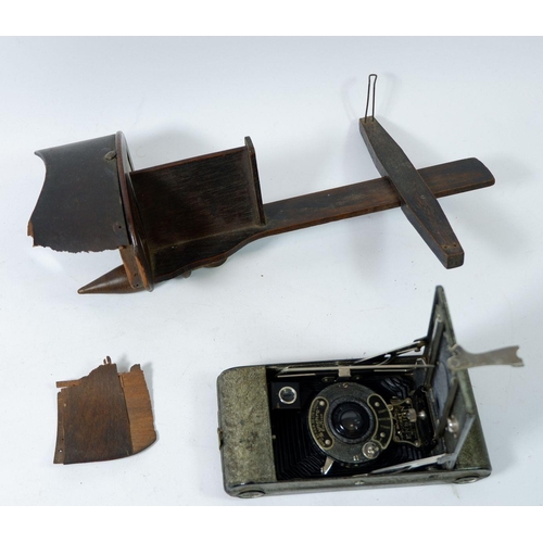 927 - A stereoscope (a/f) and an assortment of cards - various subjects and an Ensign folding camera