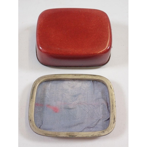 1139 - A Chinese red cloisonne enamel box decorated dragon, 6.2 x 5cm