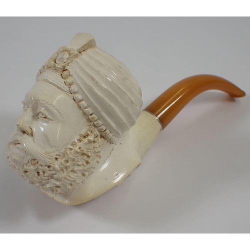 1165 - A Meerchaum pipe in the form of an Eastern man with turban, with amber mouthpiece