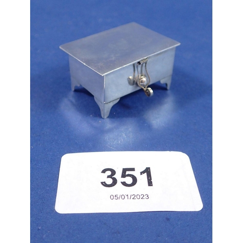 351 - A small silver pill box, 3.5cm, 15g