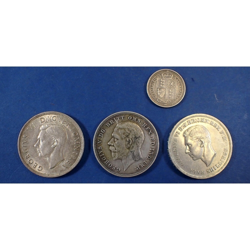 675 - A quantity of silver content coinage including: sixpences, shillings etc. approx 125 grams silver co... 