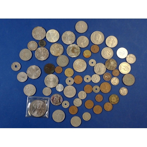 676 - A miscellaneous lot of world coinage including: British pre-decimal and decimal, Eire, France etc. h... 