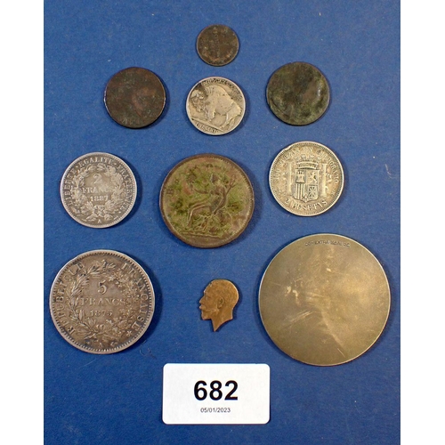 682 - A miscellaneous lot of coinage (some silver) and Sweden medallion including: France Republic: 5 fran... 
