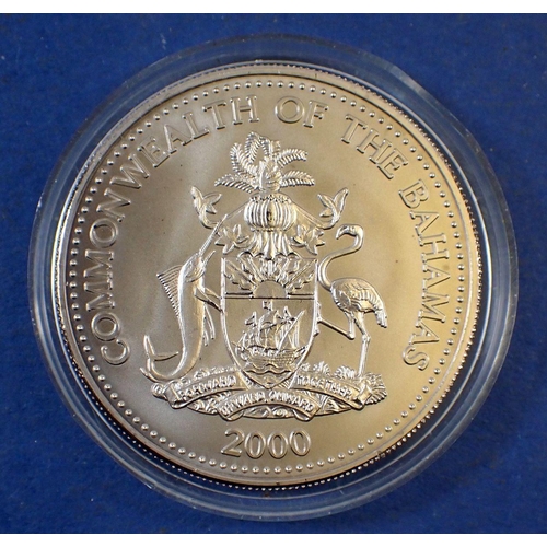 692 - Coin: Two dollars millennium 2000 Commonwealth of The Bahamas, Obverse: Coat of Arms, Reverse: Event... 