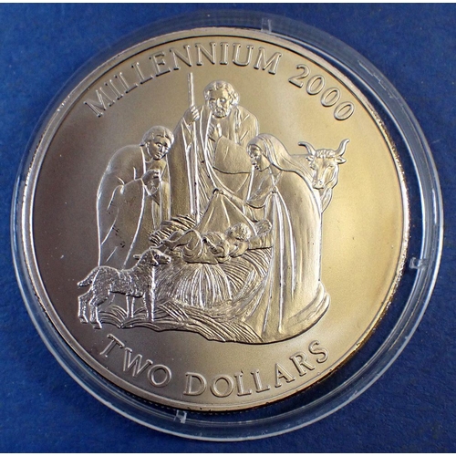 692 - Coin: Two dollars millennium 2000 Commonwealth of The Bahamas, Obverse: Coat of Arms, Reverse: Event... 