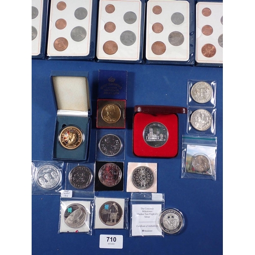 710 - A GB collection including silver proof (925) £5's, silver (500) KGV 1935 & KGVI 1937 crowns, proof c... 