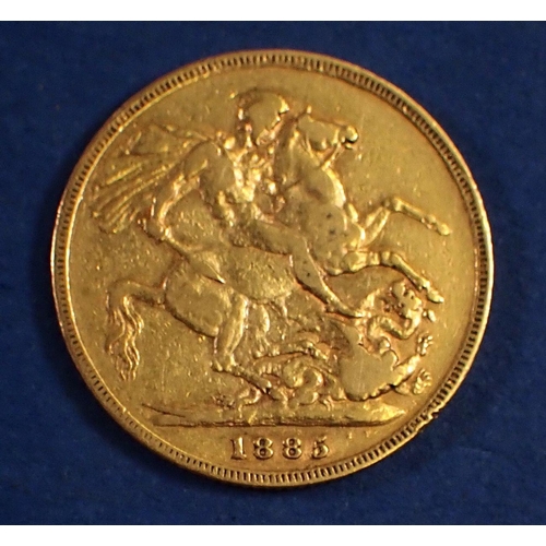 731 - Gold sovereign Victoria (young head) 1885 Melborne mint, horse with short tail, Condition: Fine