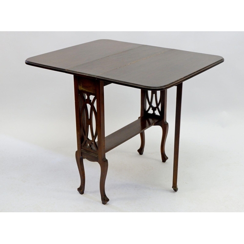 1032 - An Edwardian mahogany Sutherland table with pierced ends