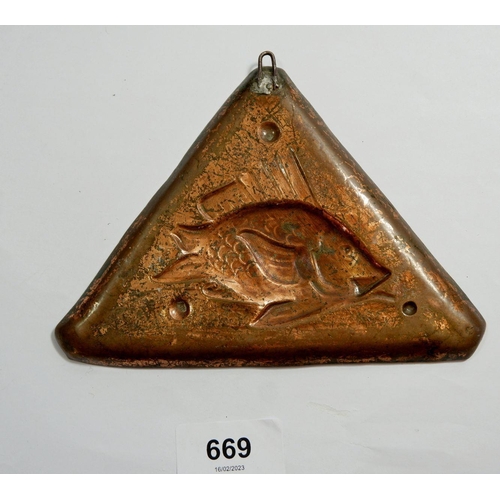 669 - A Newlyn Arts & Crafts copper triangular pin tray embossed fish, stamped mark, 11.5cm