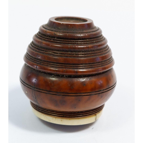 682 - An antique treen nutmeg grater (top missing), 4cm high