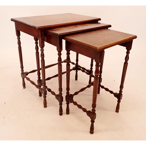 1047 - An early 20th century oak nest of three occasional tables