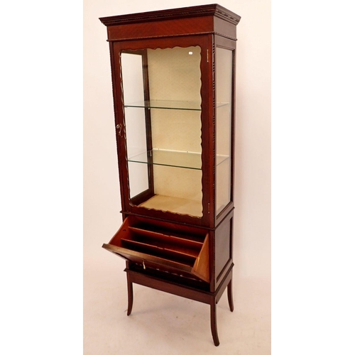 1398 - An Edwardian mahogany display cabinet with single door over pull out magazine rack, 62cm wide