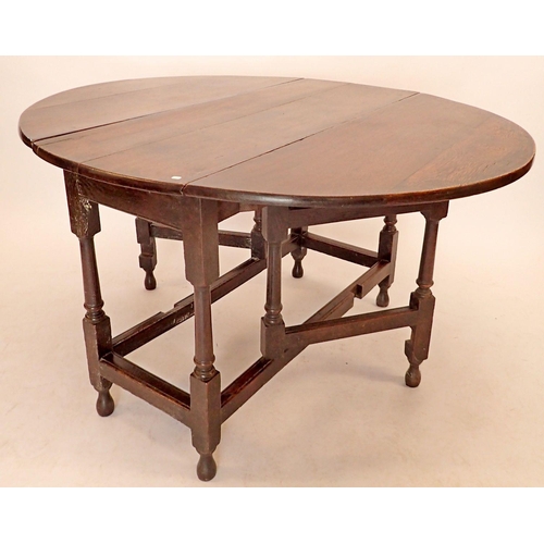 1399 - A Georgian oak gateleg dining table, 122 x 105cm