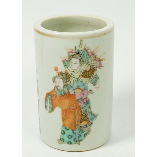 166 - A Chinese famille rose brush pot in Tongzhi style depicting traditional Army General figures with 