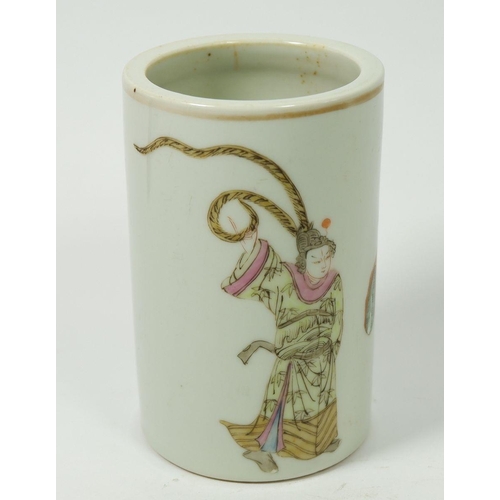 166 - A Chinese famille rose brush pot in Tongzhi style depicting traditional Army General figures with 