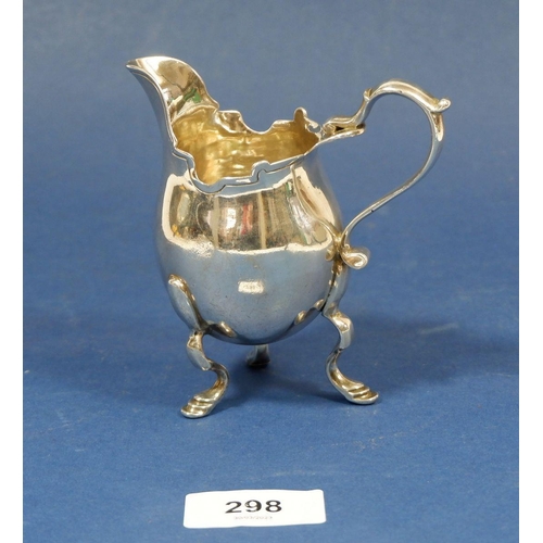 298 - A George I silver cream jug, London 1726 by Thomas Farren, 174g