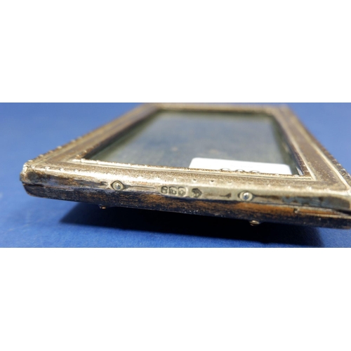 305 - A Victorian silver photograph frame, 10 x 15cm, Birmingham 1898