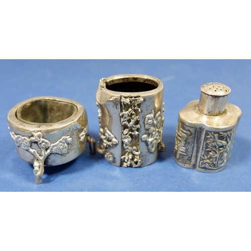 326 - A Chinese silver pounce pot, salt and another pot (lacking lid) 138g and a 900 standard South Americ... 