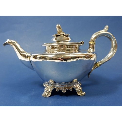 418 - A Victorian silver teapot with acorn finial, London 1838 by Joseph & John Angell, 700g, 18cm tall