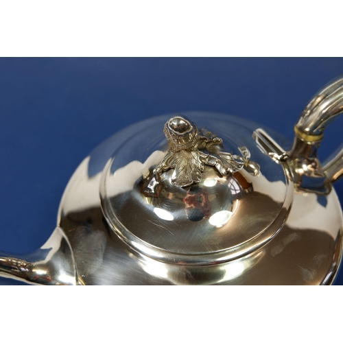 418 - A Victorian silver teapot with acorn finial, London 1838 by Joseph & John Angell, 700g, 18cm tall