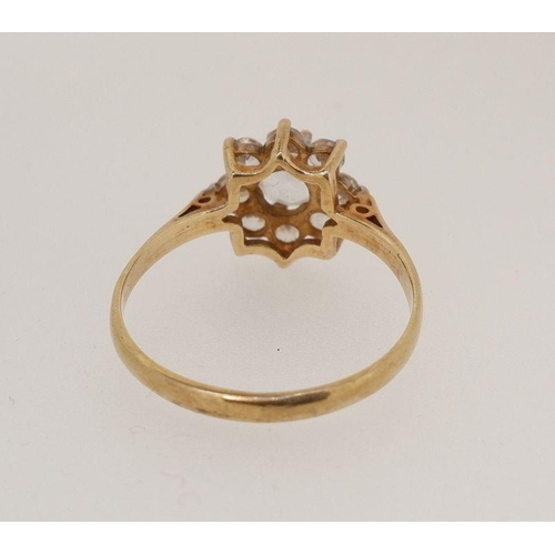 443 - A 9 carat gold paste cluster ring, size Q, 2g