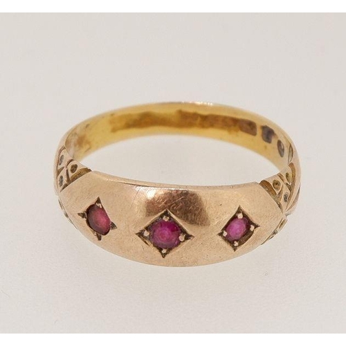 449 - A Victorian 22 carat gold ring set three rubies, size O, 3g