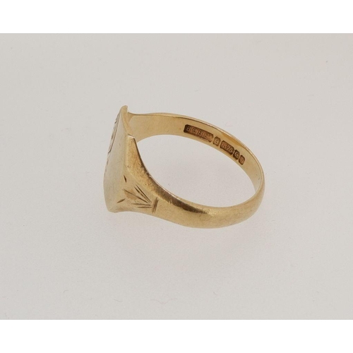 457 - A 9 carat gold gentleman's signet ring, 4.4g