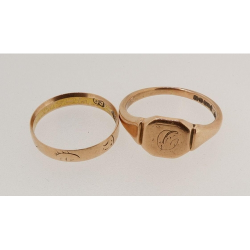 458 - A 9 carat gold small signet ring, size O/P and a gold wedding band, 4.2g