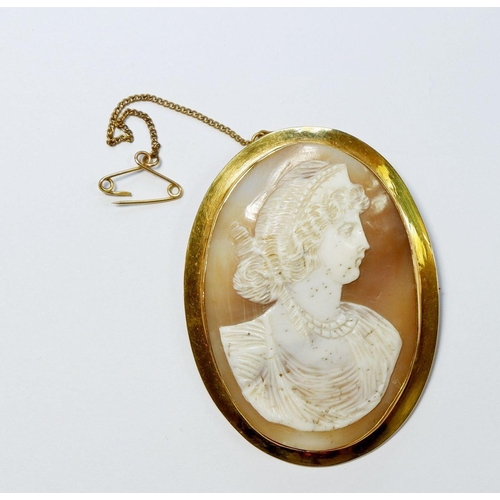 473 - A 9 carat gold large oval framed cameo brooch, 5.5cm