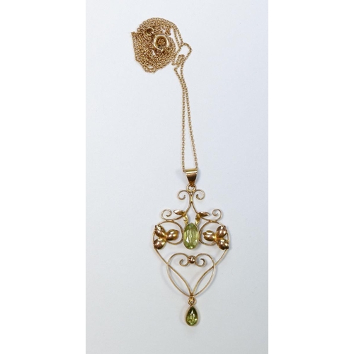 477 - An Edwardian 9 carat gold openwork pendant set peridot on yellow metal chain, 2.4g