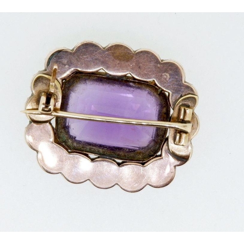 516 - A Victorian gold brooch set amethyst in pearl surround - unmarked but tested as gold 3x2.5cm