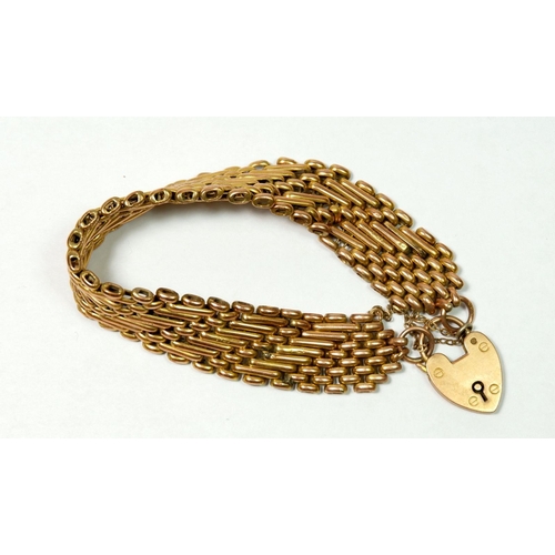 521 - A 9 carat gold diagonal link bracelet, 20g